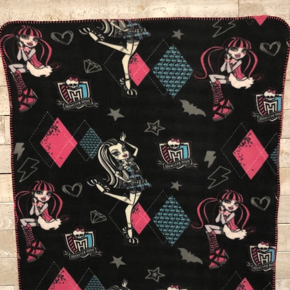 Monster High fleece lap blanket - Picture 7 of 10